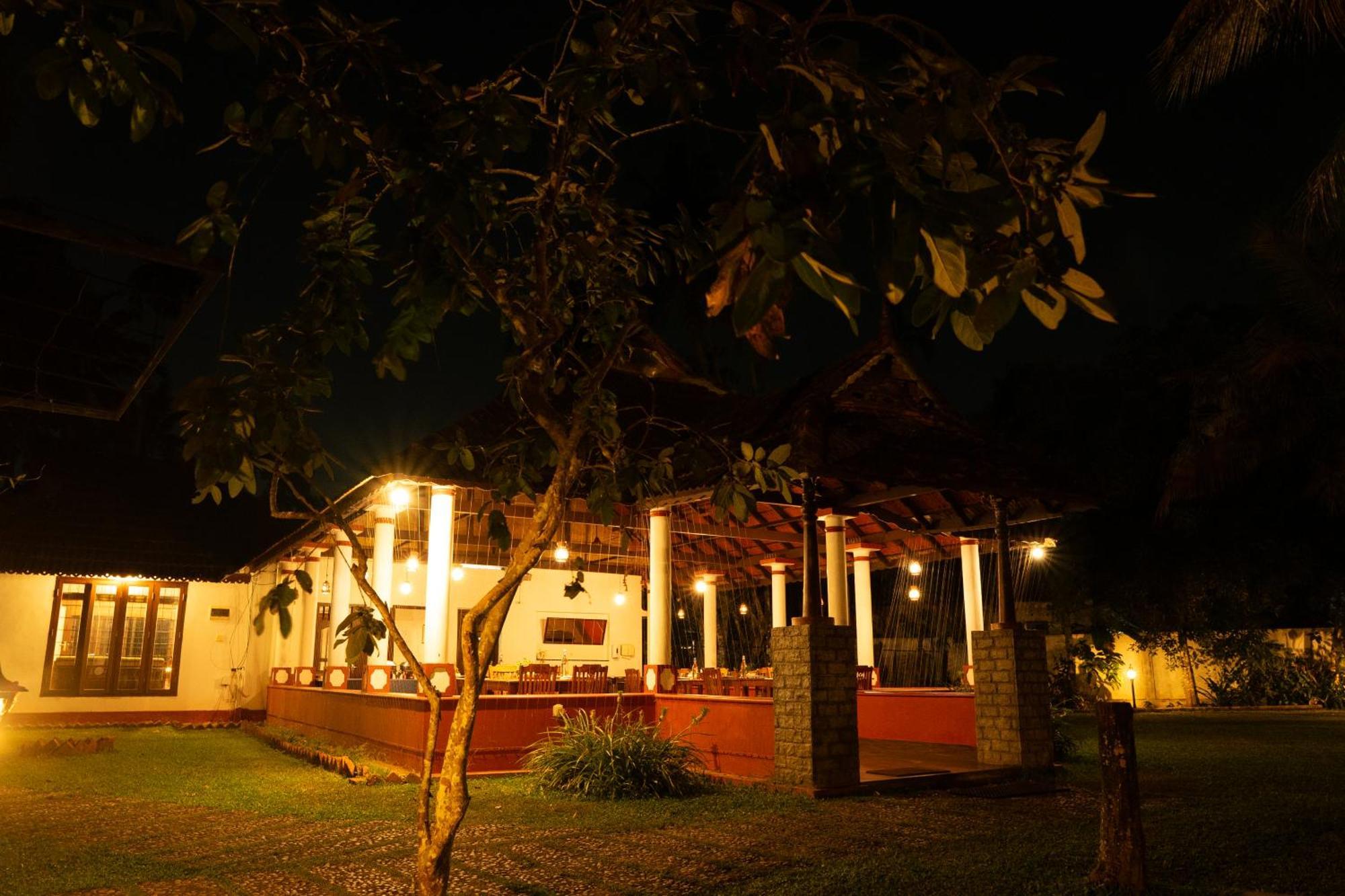 Palmgrove Lake Resort Alappuzha Экстерьер фото