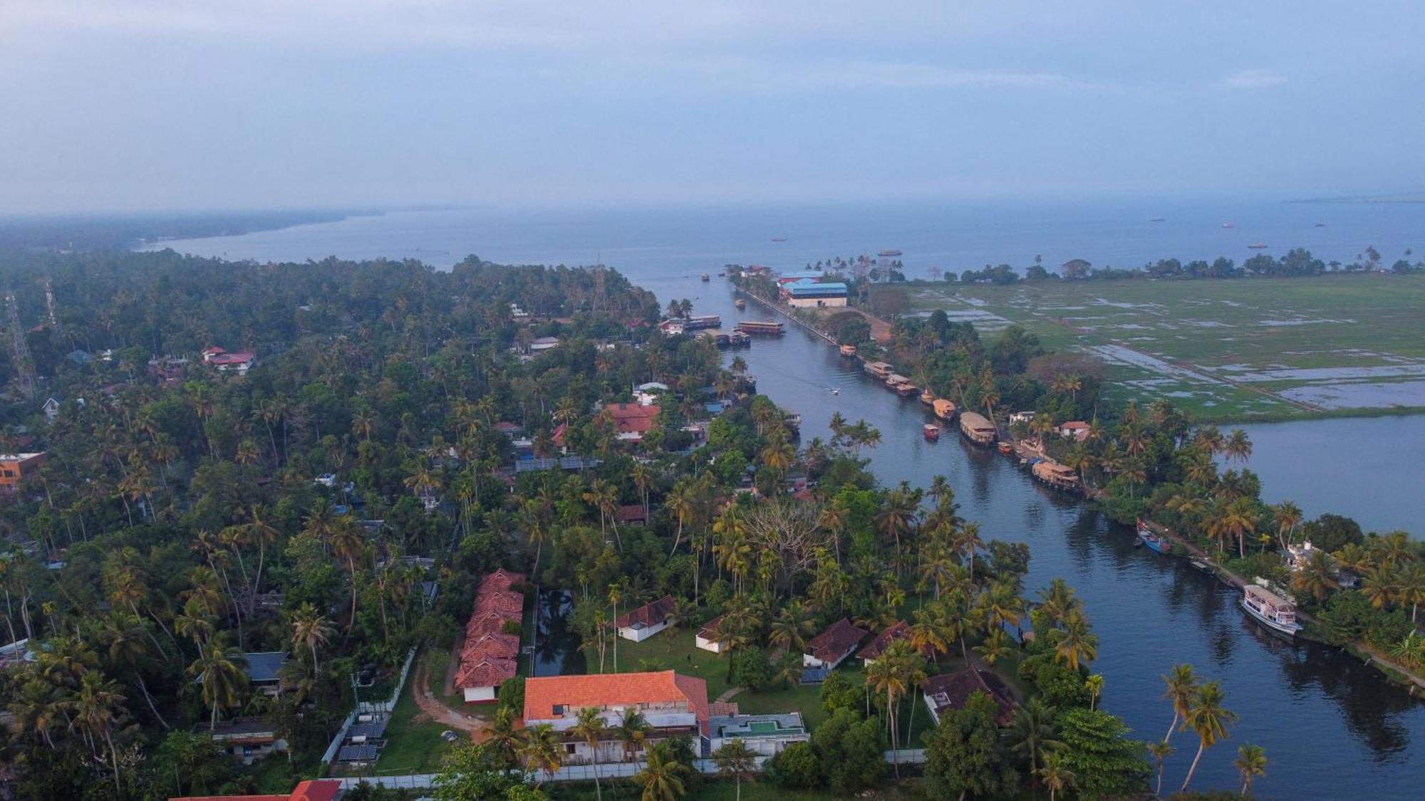 Palmgrove Lake Resort Alappuzha Экстерьер фото